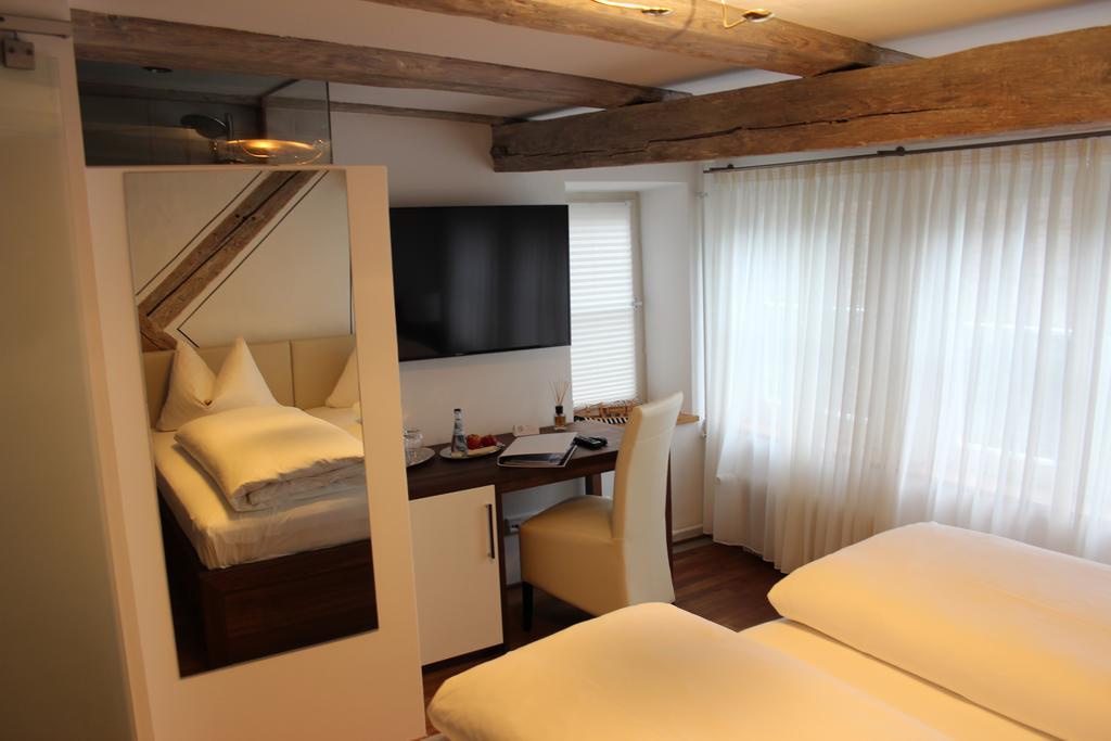 Hotel Schmales Haus Ульм Номер фото
