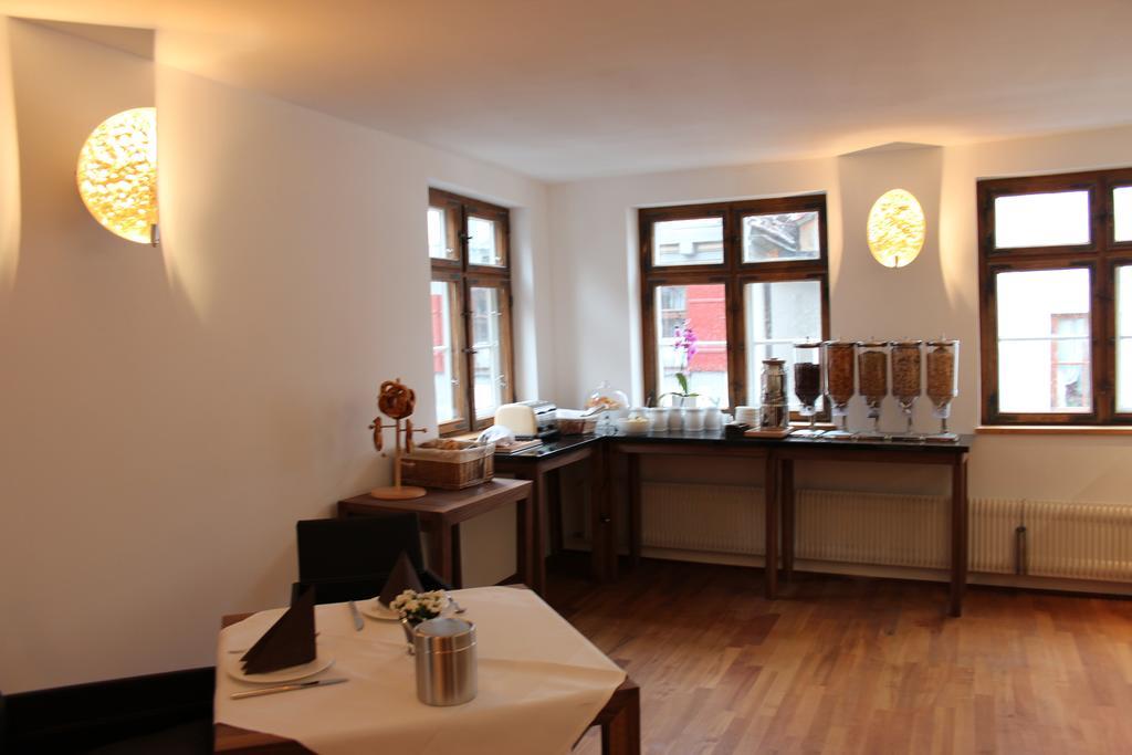 Hotel Schmales Haus Ульм Экстерьер фото