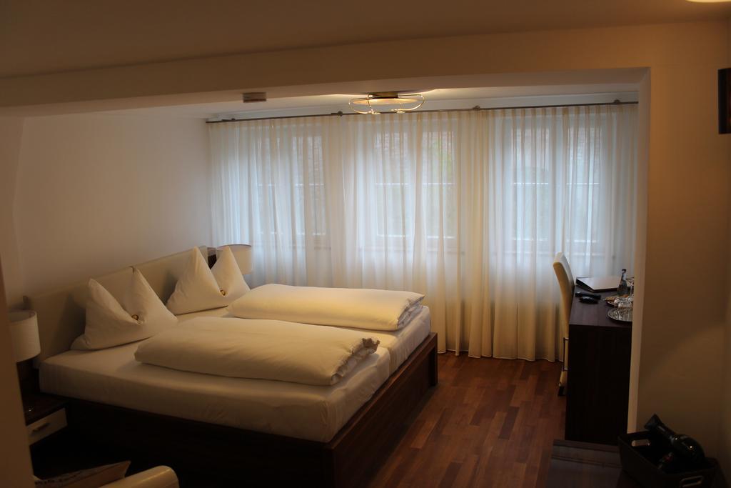Hotel Schmales Haus Ульм Номер фото
