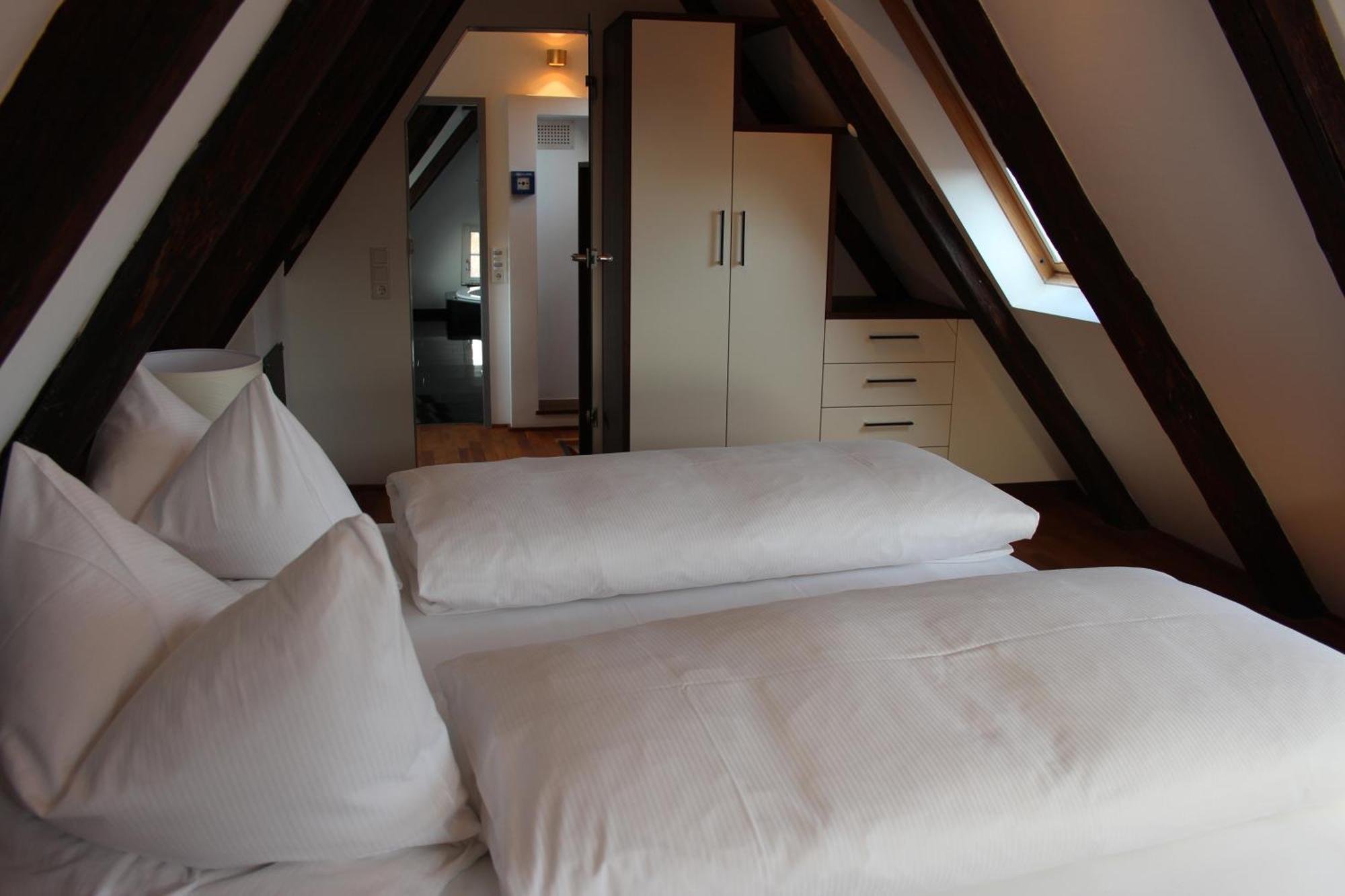 Hotel Schmales Haus Ульм Экстерьер фото