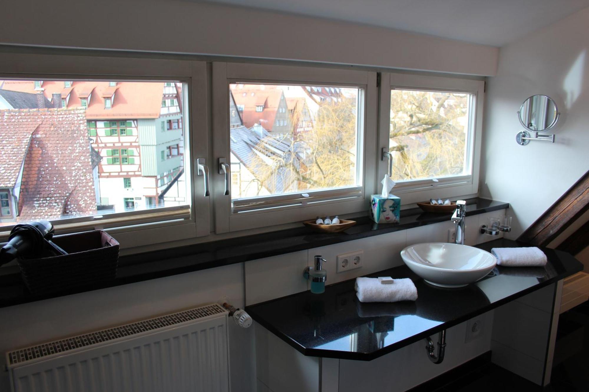 Hotel Schmales Haus Ульм Экстерьер фото