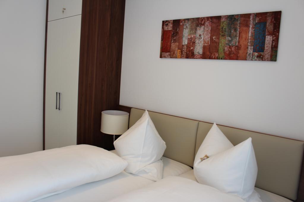 Hotel Schmales Haus Ульм Экстерьер фото