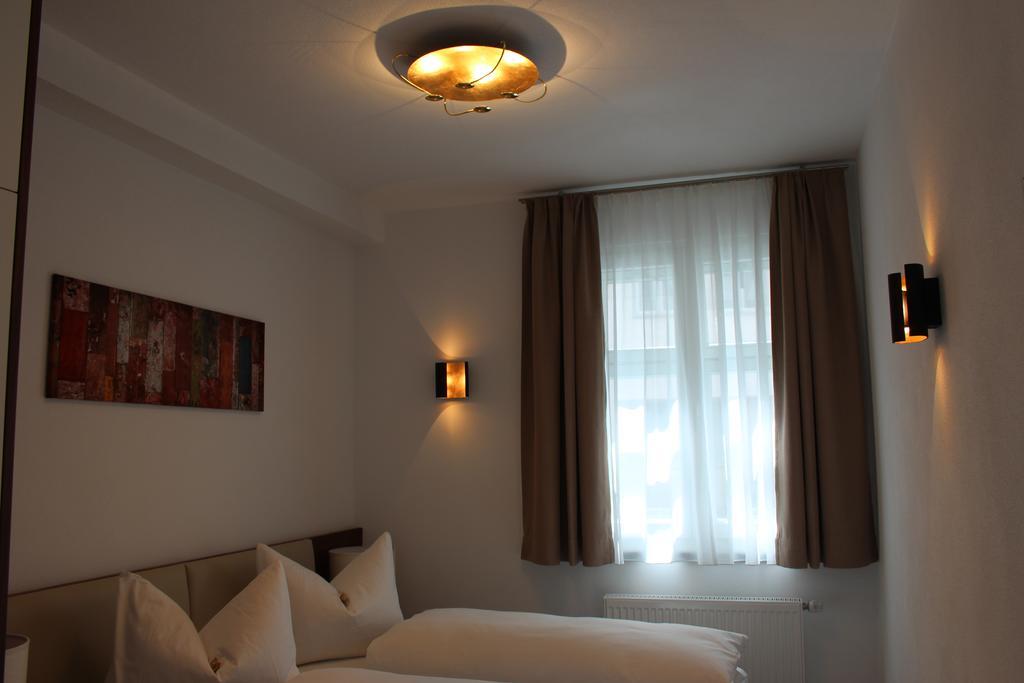 Hotel Schmales Haus Ульм Экстерьер фото