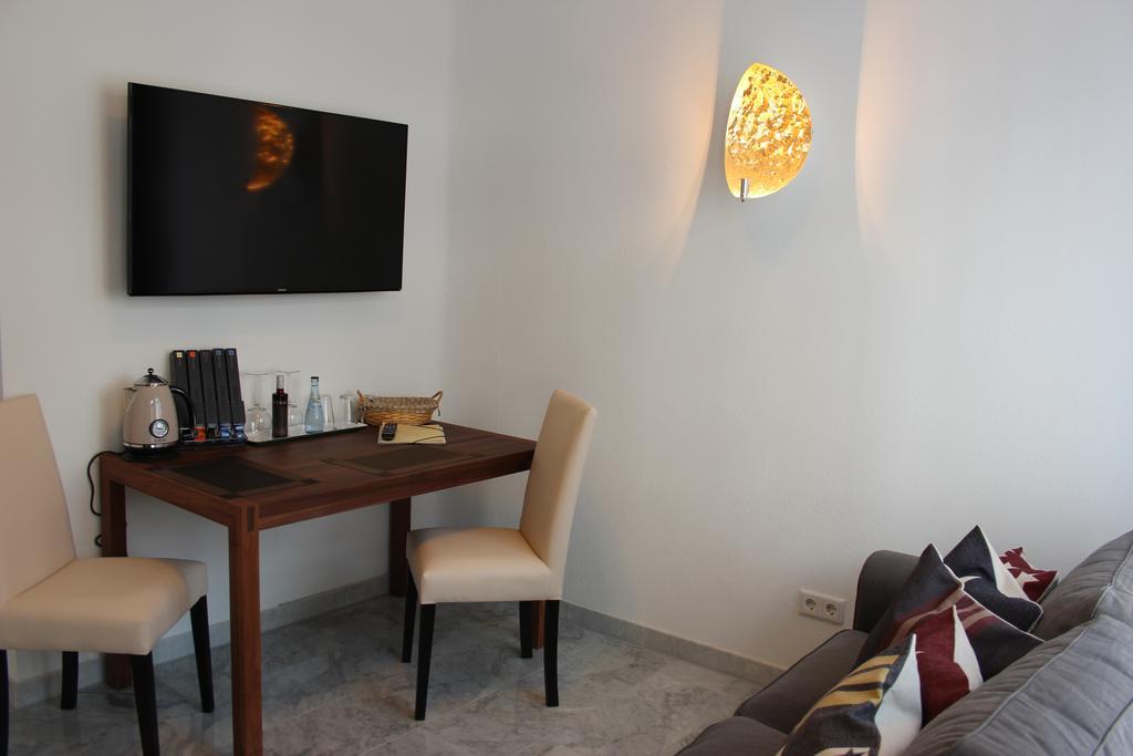 Hotel Schmales Haus Ульм Экстерьер фото